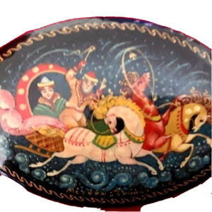 Vintage Russian Lacquer Brooch Pin With "Troika" traditional Russian Three Horse